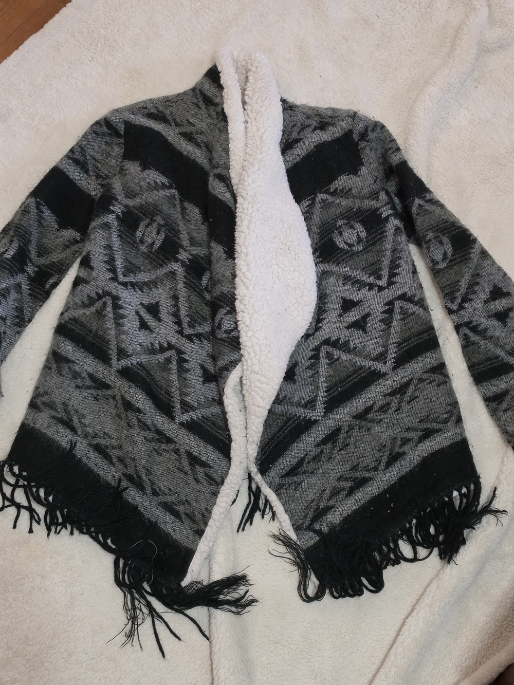 Hollister Black & Gray Aztec Sherpa-Trim Open-Front Poncho